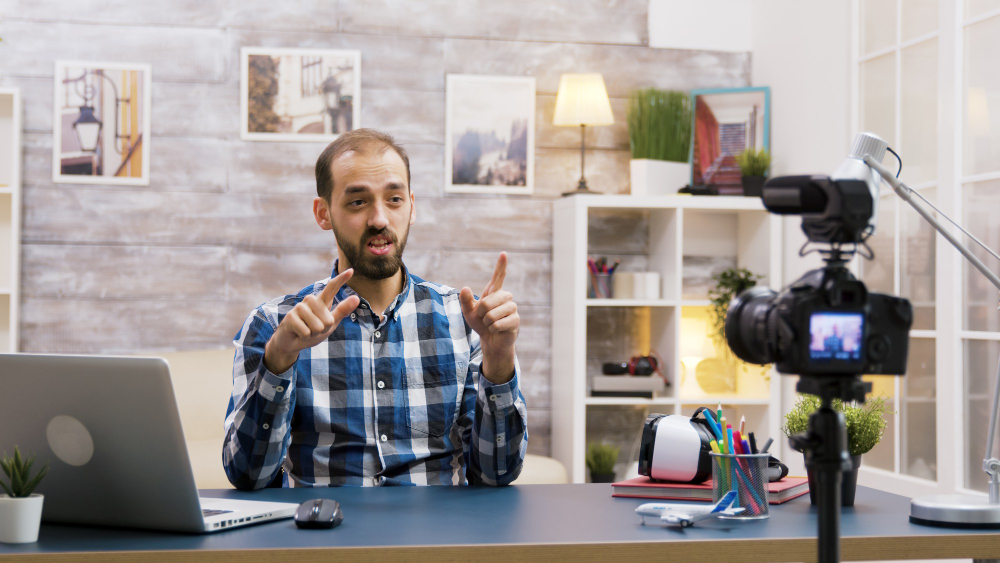 How to Make a Great Intro Video for Your Website: 6 Tips To Increase Your Brand's Awareness