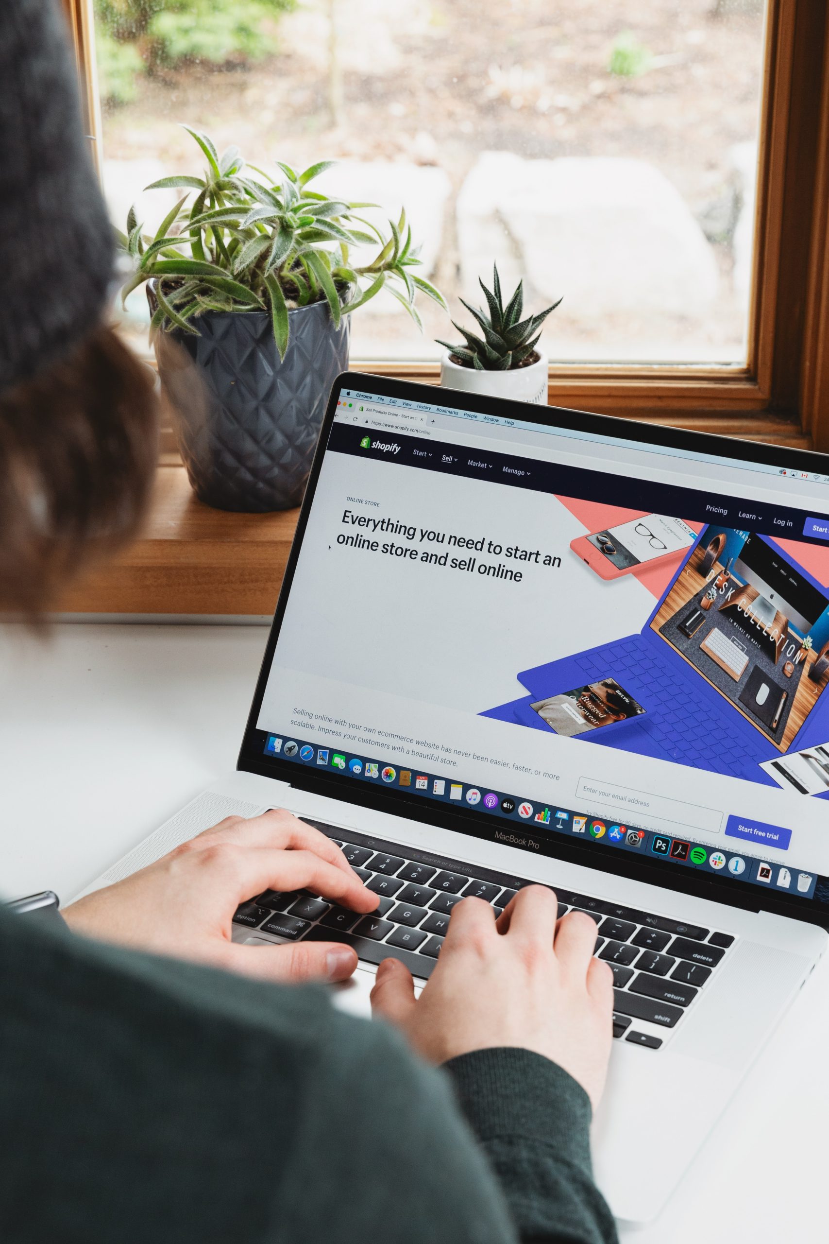 ai ecommerce laptop