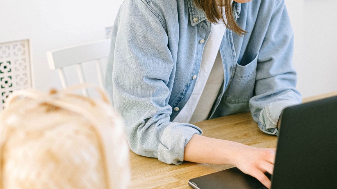 Thinking Of A Logo Redesign? This Is How To Do It