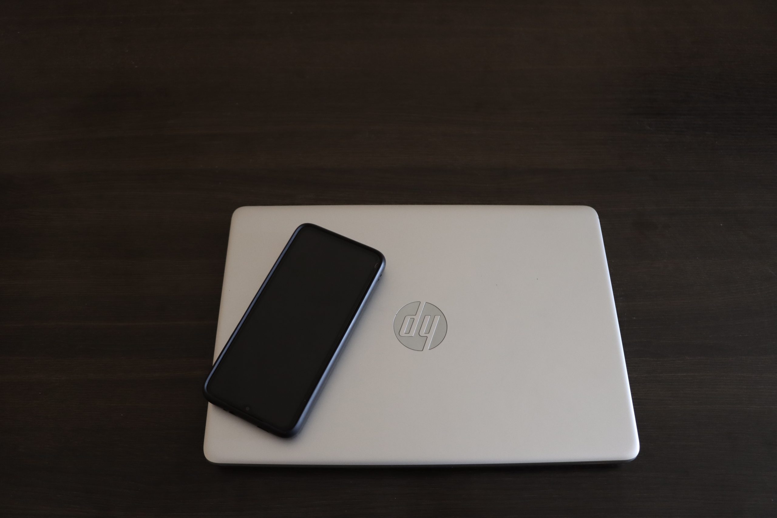hp laptop phone